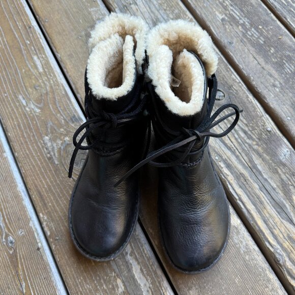 UGG AUSTRALIA Caspia Boot Lace-up Rich Leather Upper Sheepskin Lining Women’s 9 - Picture 2 of 12